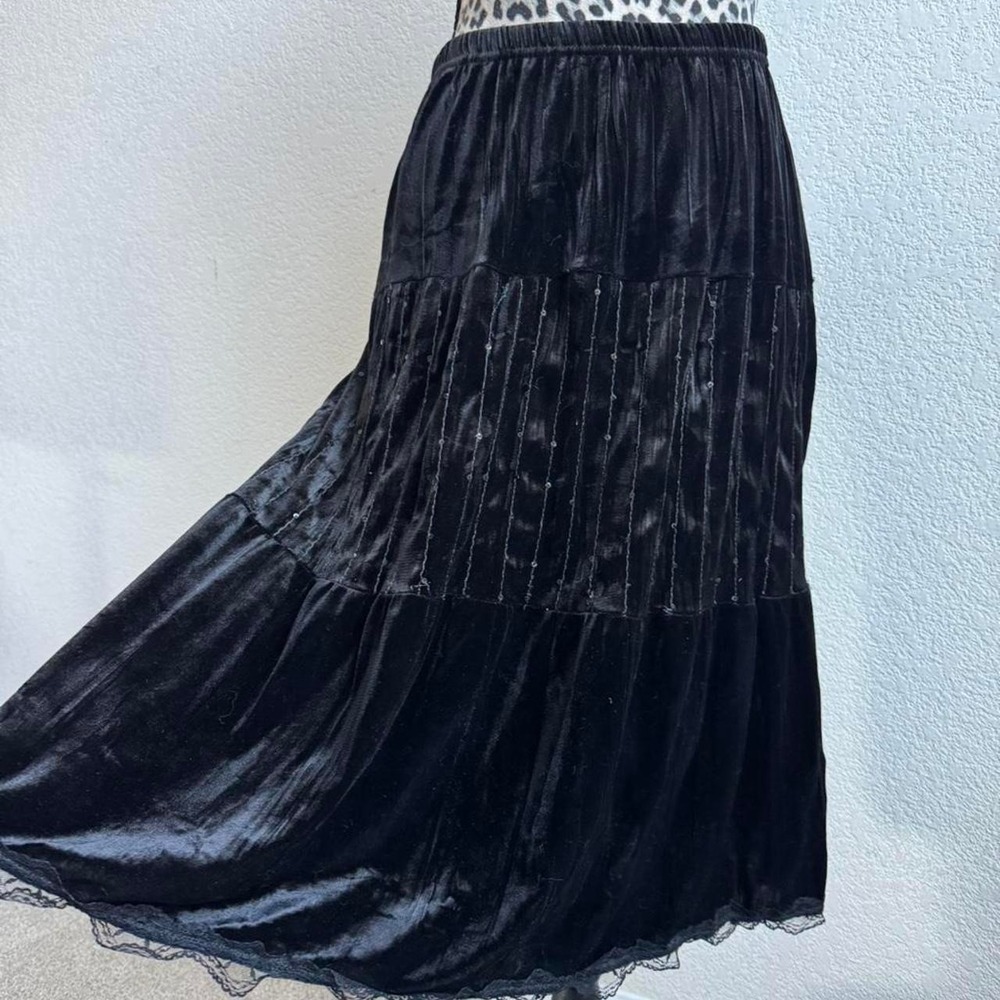 No Boundaries Black velvet midi skirt - Picture 2 of 8